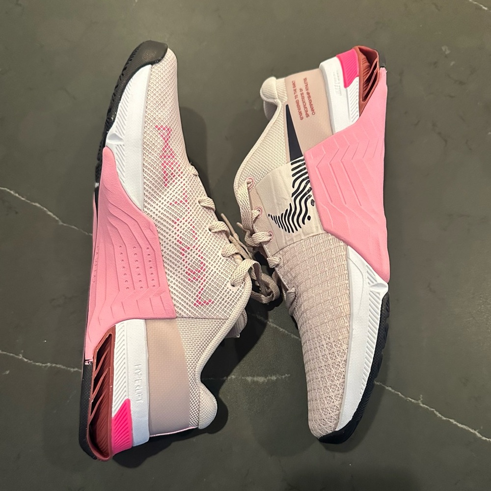 Nike Women's Pink and Beige Athletic Sneakers